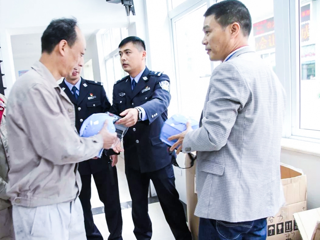 頭盔發放儀式