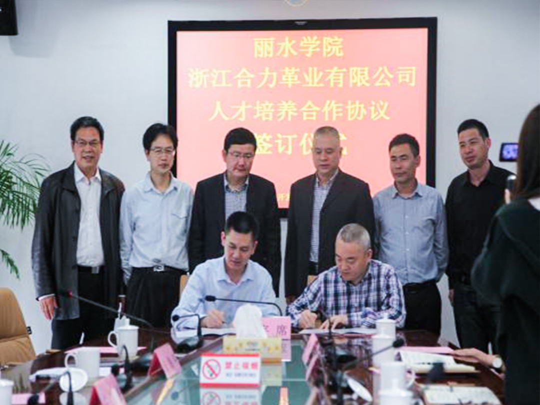 校企合作 — 學校與企業(yè)接軌  理論與實踐結(jié)合